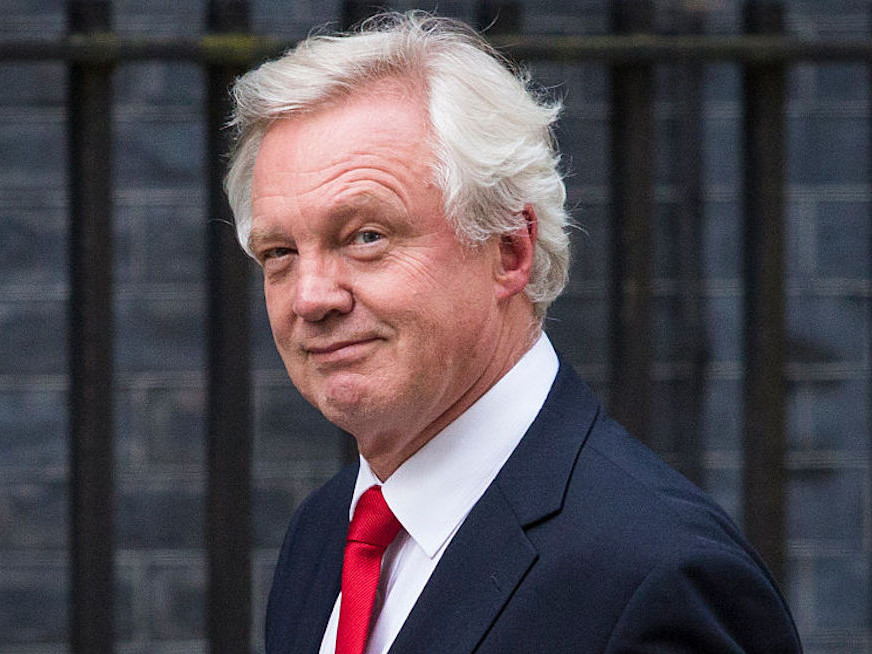 Ντέιβις: «Οι συνομιλίες για το Brexit θα ξεκινήσουν την ερχόμενη εβδομάδα, αλλά ίσως όχι στις 19 Ιουνίου»